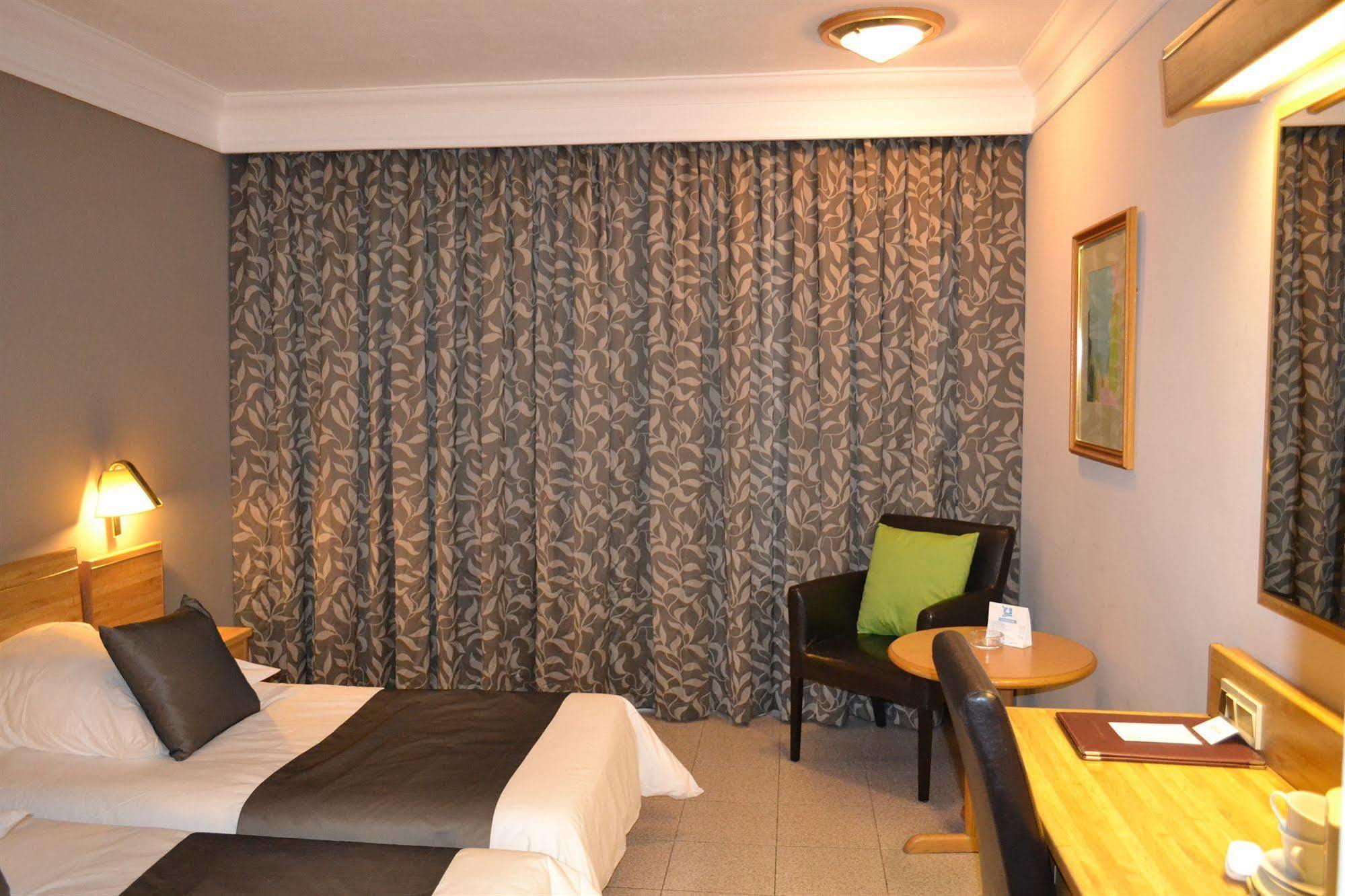 Hotel Courtyard By Marriott Sliema Extérieur photo